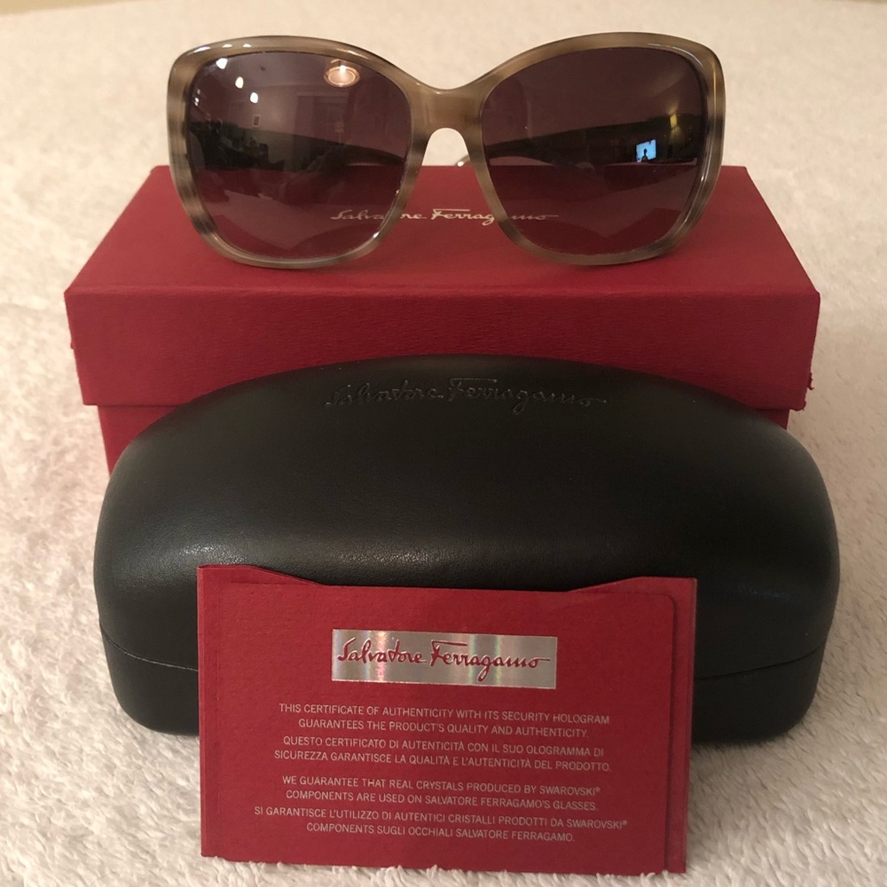 Salvatore Ferragamo Sunglasses SF657SL